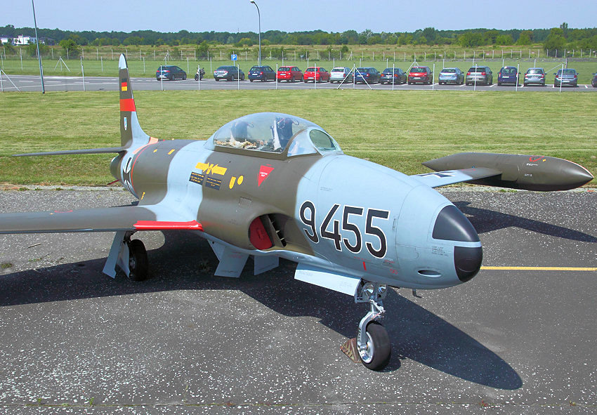Lockheed T-33A “T-Bird“: 2-sitzige Version des ersten US-Düsenabfangjägers P-80 Shooting Star