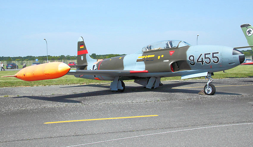 Lockheed T-33A “T-Bird“: 2-sitzige Version des ersten US-Düsenabfangjägers P-80 Shooting Star