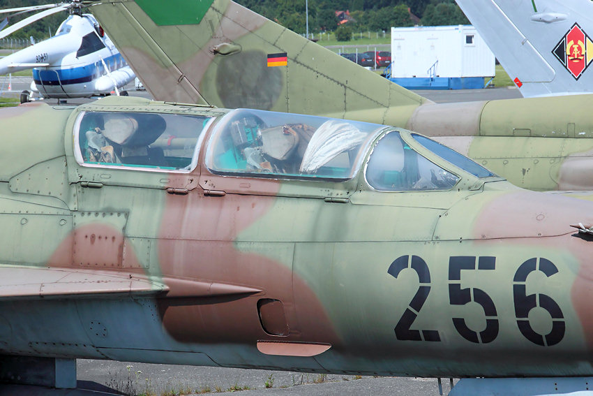 MiG-21 UM - Cockpit