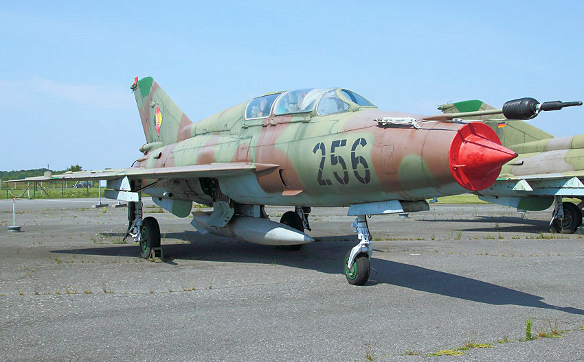MiG-21 UM: doppelsitziges Schul- und Übungsflugzeug