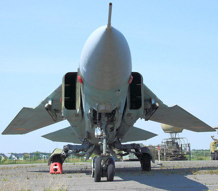 MiG-23 MF, Mikojan-Gurewitsch: Jagdbomber mit Schwenkflügel