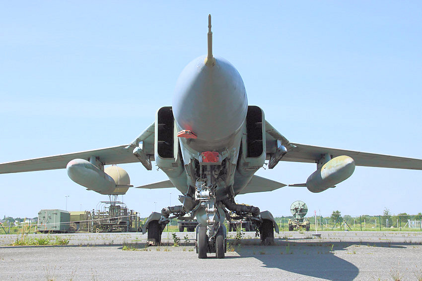 MiG-23 ML, Mikojan-Gurewitsch: Jagdbomber mit Schwenkflügel der UdSSR von 1967 (NATO-Code:Flogger G)