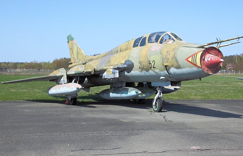 Suchoj SU-22 UM3K: 2-sitziges Schul- und Übungskampfflugzeug von 1974 (NATO-Code: Fitter G)