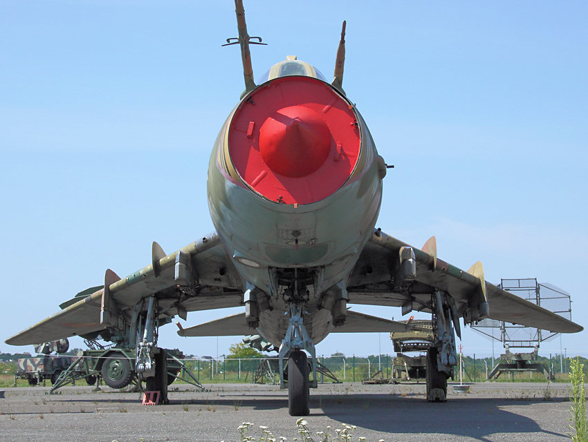 Suchoj SU-22 UM3K: 2-sitziges Schul- und Übungskampfflugzeug von 1974 (NATO-Code: Fitter G)