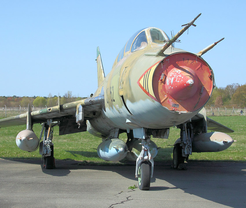 Suchoj SU-22 UM3K: 2-sitziges Schul- und Übungskampfflugzeug von 1974 (NATO-Code: Fitter G)