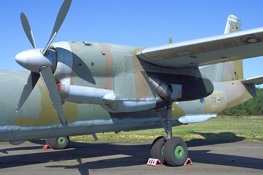 Antonow AN-26 - Antrieb des Transportflugzeugs