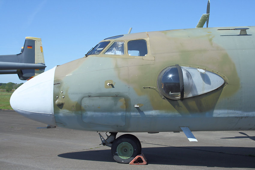 Antonow AN-26 - Frontansicht
