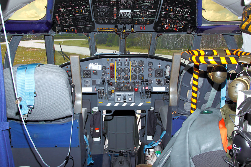 Breguet 1150 Atlantic: Cockpit