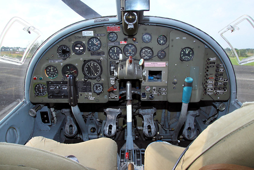 Dornier DO 27 - Cockpit