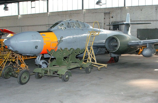 Amstrong Whitworth Meteor NF-11 (Gloster Meteor): Nachtjäger mit Radar im Bug und Navigator von 1950