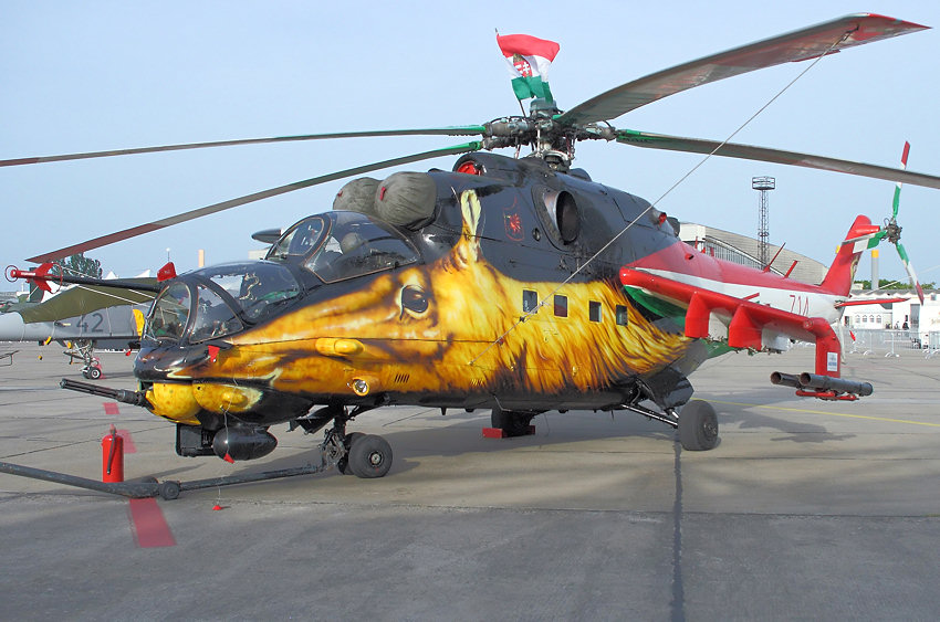 Mil Mi-24 V Hind: fliegender Panzer - Kampfhubschrauber der ehemaligen UdSSR