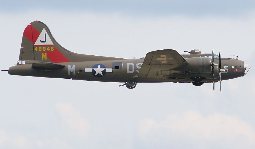 Boeing B-17 Flying Fortress:  Flugansicht des amerikanischen Bombers