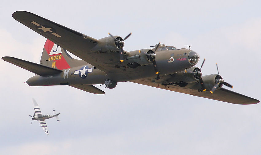 Boeing B-17:  Flugansicht des amerikanischen Bombers