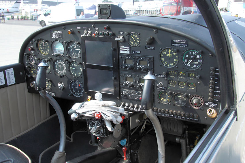 SIAI Marchetti SF-260: Cockpit