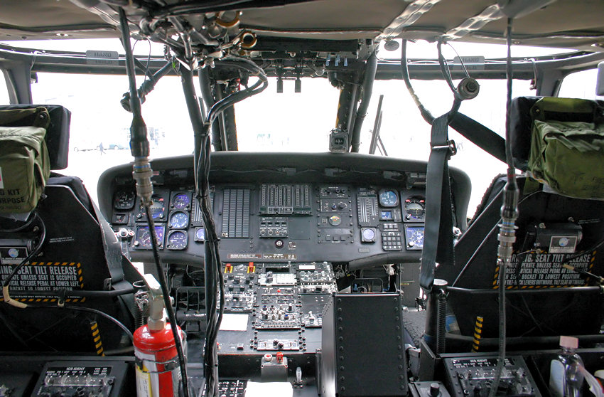 Sikorsky HH-60 BlackHawk: Cockpit