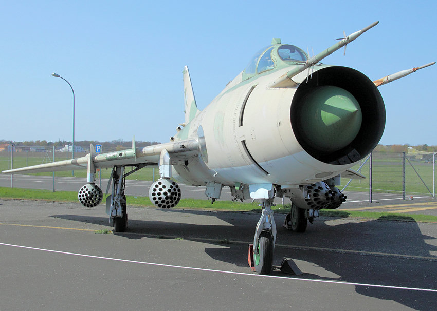 Suchoj SU-17: Jagdbomber der UdSSR mit Schwenkflügel  (NATO-Code: Fitter)