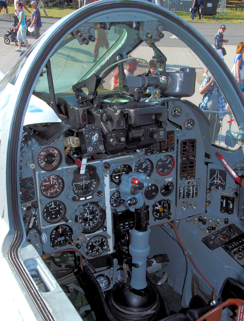 Suchoj SU-22 - Cockpit vorne