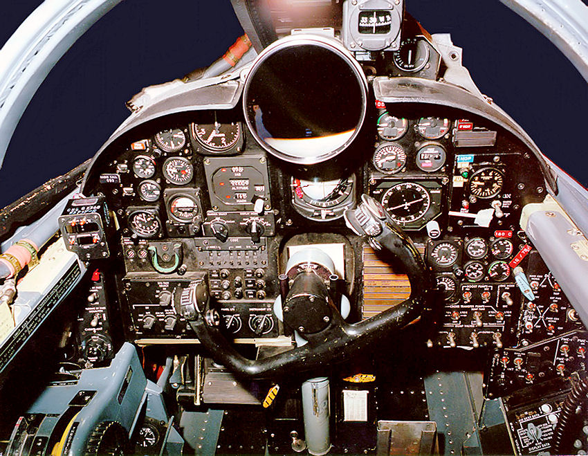 Lockheed U-2 "Dragon Lady": altes Cockpit der 1960er Jahre