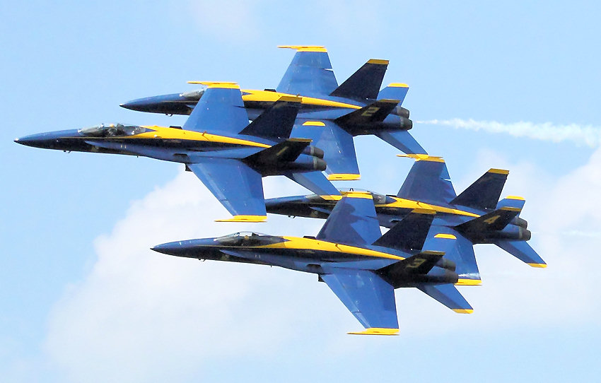 Blue Angels fliegen 6 McDonnell Douglas F/A-18 Hornet: Die beste Kunstflugstaffel der Welt in Dayton / Ohio