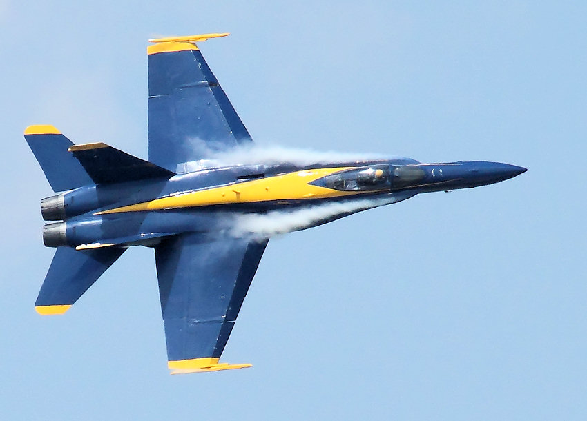 Blue Angels fliegen 6 F/A-18 Hornet: Beste Kunstflugstaffel der Welt in Dayton/Ohio 2010