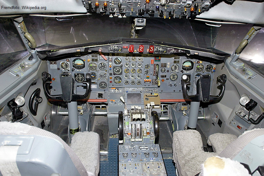 Boeing 727 - Cockpit