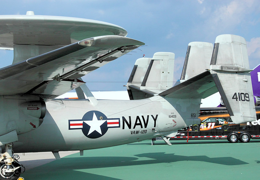 Grumman E-2C Hawkeye: Luftraumüberwachungs-Flugzeug