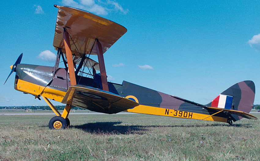 De Havilland DH 82 Tiger Moth: Doppeldecker zur Pilotenschulflugzeug von 1931