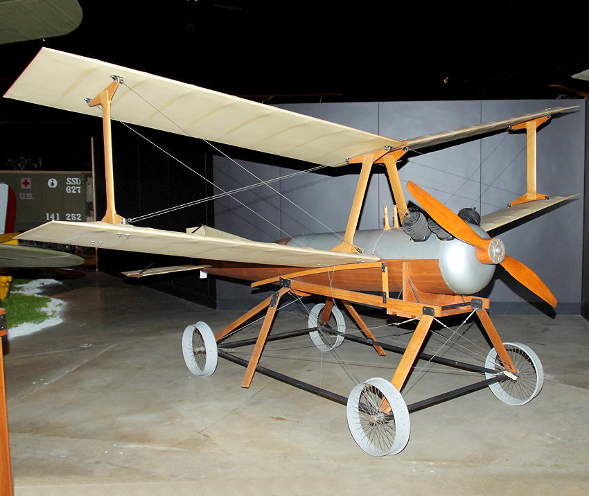 Kettering Aerial Torpedo "Bug": unbemannter Flugkörper, der heute unter den Begriff Marschflugkörper fällt