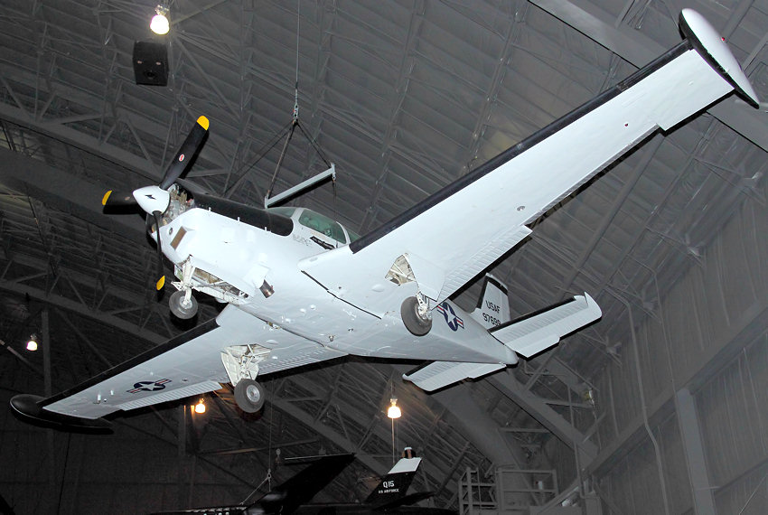 Beech QU-22B: modifizierte Beech Bonanza 36 für den Vietnamkrieg konnte auch unbemannt als Drohne agieren