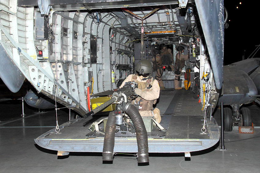 Sikorsky MH-53: kampfwertgesteigerte Variante für nächtliche Tiefangriffe auf langen Strecken