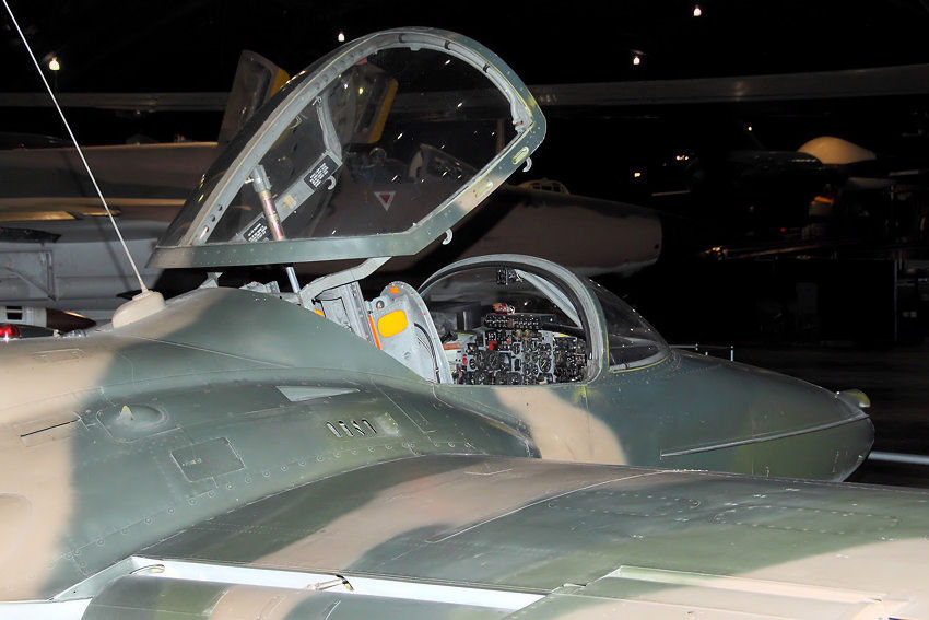Cessna A-37 Dragonfly: Das Flugzeug der USA wurde als leichtes Kampfflugzeug aus d. Cessna T-37 Tweet entwickelt