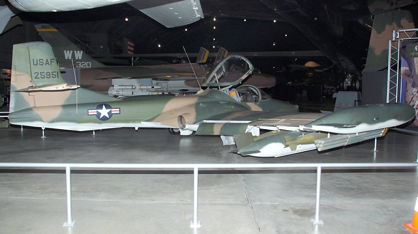 Cessna A-37 Dragonfly: Das leichte Kampfflugzeug wurde aus der Cessna T-37 Tweet entwickelt