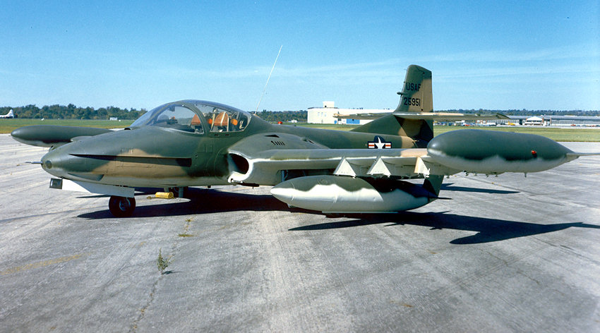 Cessna A-37 Dragonfly: Das Kampfflugzeug wurde aus der Cessna T-37 Tweet entwickelt