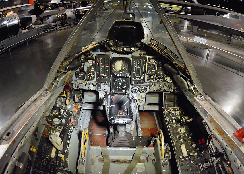 Cockpit der CONVAIR F-106A DELTA DART