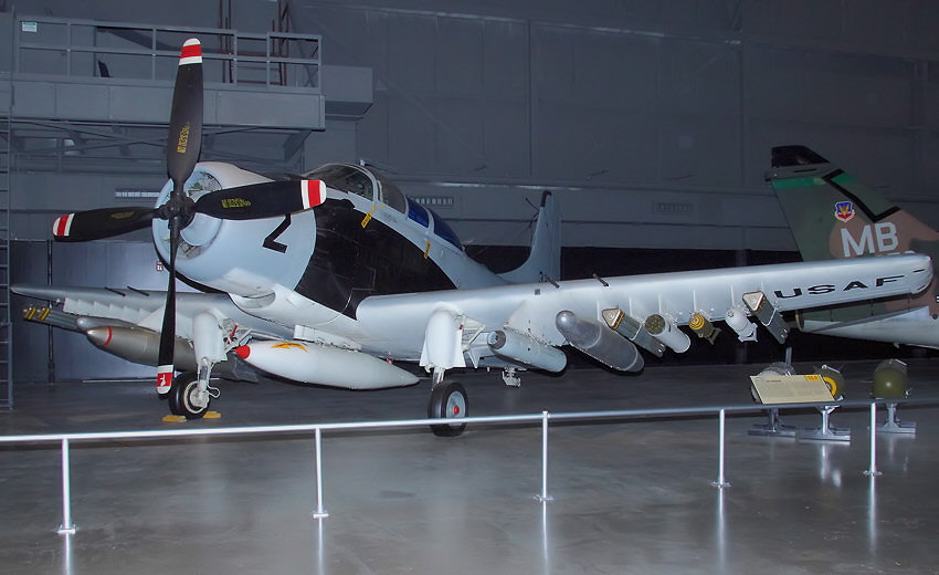 Douglas A-1 Skyraider: Jagdbomber des US-Unternehmens Douglas Aircraft Company von 1946