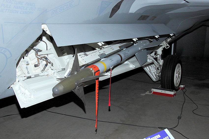 Lockheed Martin F-22 - Waffenschacht