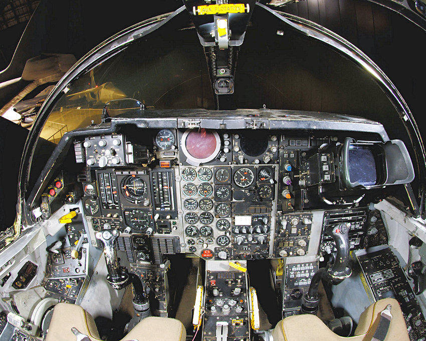 General Dynamics F-111 Aardvark: Jagdbomber und Aufklärer mit Schwenkflügel