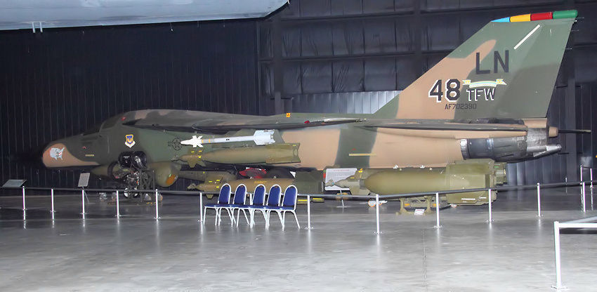 General Dynamics F-111F Aardvark: Jagdbomber und Aufklärer mit Schwenkflügel