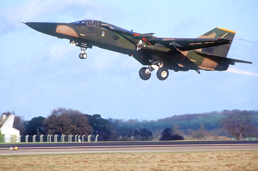 F-111F Aardvark: Jagdbomber und Aufklärer mit Schwenkflügel