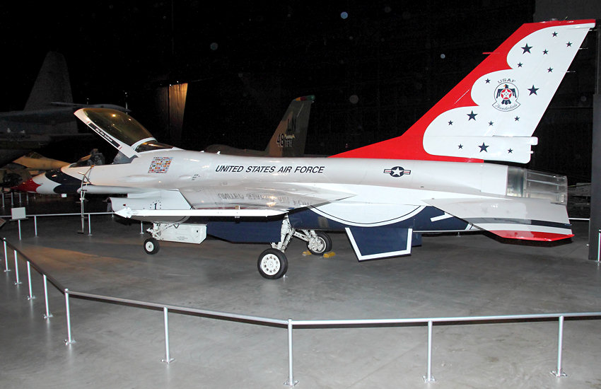 General Dynamics F-16A Fighting Falcon: Mehrzweckkampfjet der USA seit 1978