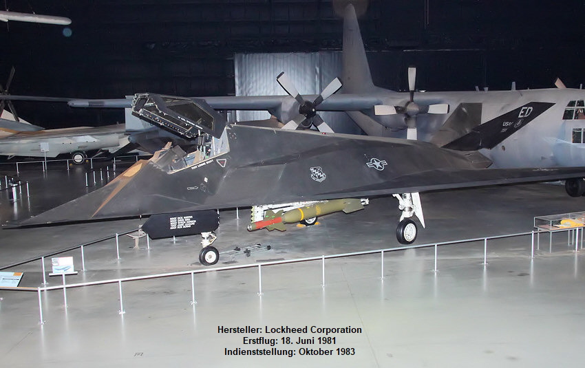 Lockheed F-117 Nighthawk: Tarnkappenflugzeug der USA ab 1983