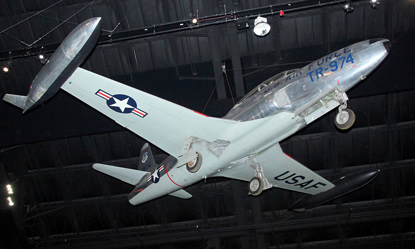 Lockheed T-33A Shooting Star (T-Bird): Das Trainigsflugzeug wurde aus der P-80 Shooting Star entwickelt