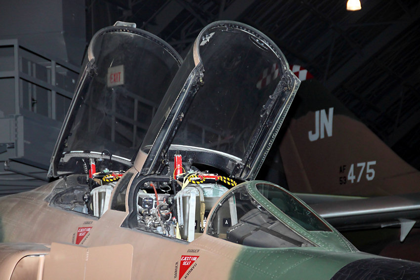 McDonnell Douglas F-4 Phantom II: Das Flugzeug schoß 1967 bei einer Luft-Luft-Mission gegen Nord-Vietnam zwei MiG-17 an einem Tag ab