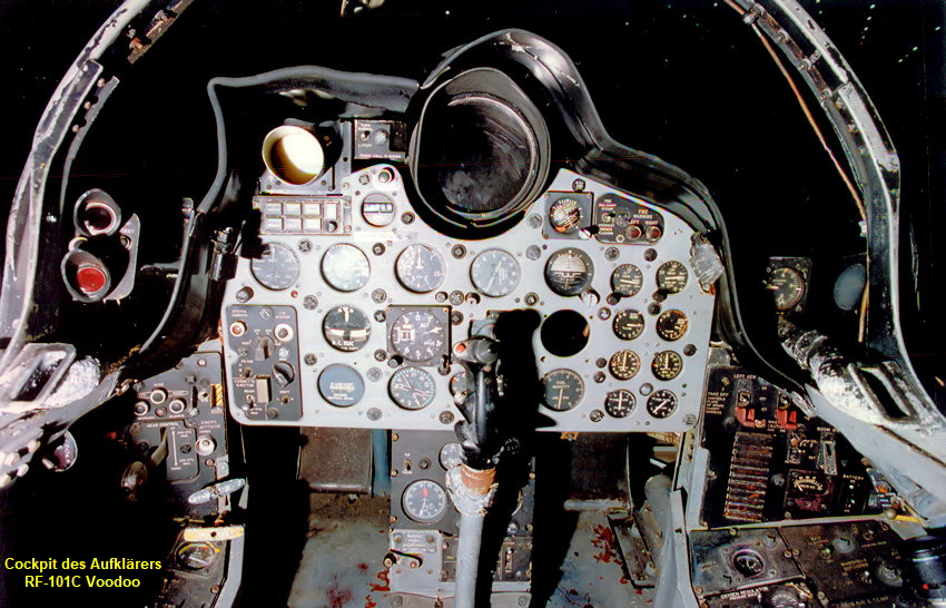 McDonnell RF-101C Voodoo: Aufklärungsversion der F-101C mit sechs Kameras und Außenstation zum Abwurf von Bomben