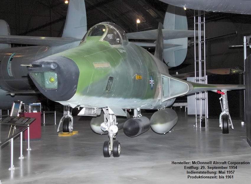 McDonnell RF-101C Voodoo: Aufklärungsversion der F-101C mit sechs Kameras und Außenstation zum Abwurf von Bomben