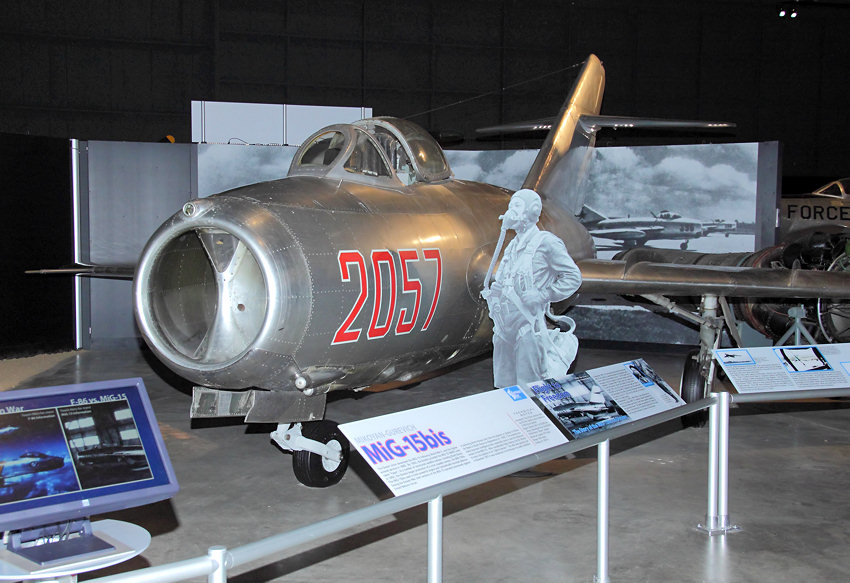Mikojan-Gurewitsch MiG-15 BIS: nordkoreanischer Pilot flog das Flugzeug 1953 zur Kimpo Air Base in Südkorea