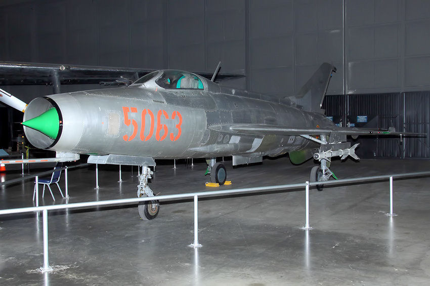 Mikojan-Gurewitsch MiG-21F: Das Flugzeug ist ein in der Sowjetunion entwickelter Abfangjäger von 1956 (Indienststellung: 1959)