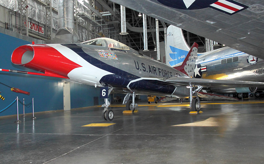 North American F-100D Super Sabre: Das Flugzeug gehörte zusammen mit der russischen MiG-19 zur ersten Generation der Überschallkampffluge
