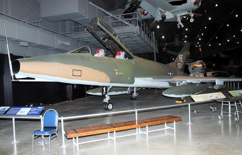 North American F-100F Super Sabre: zweisitziges Trainingsflugzeug der F-100F Super Sabre