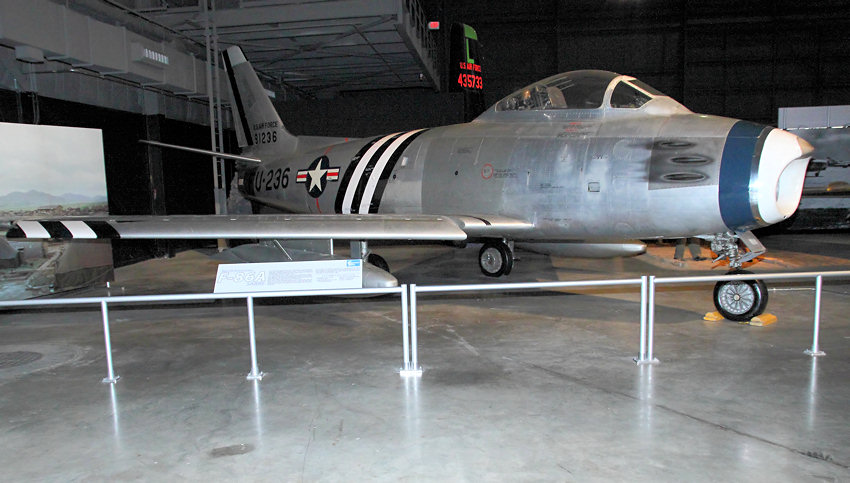 North American F-86 Sabre: Das Flugzeug war der erste in Serie gebaute US-Kampfjet mit Pfeilflügel von 1947